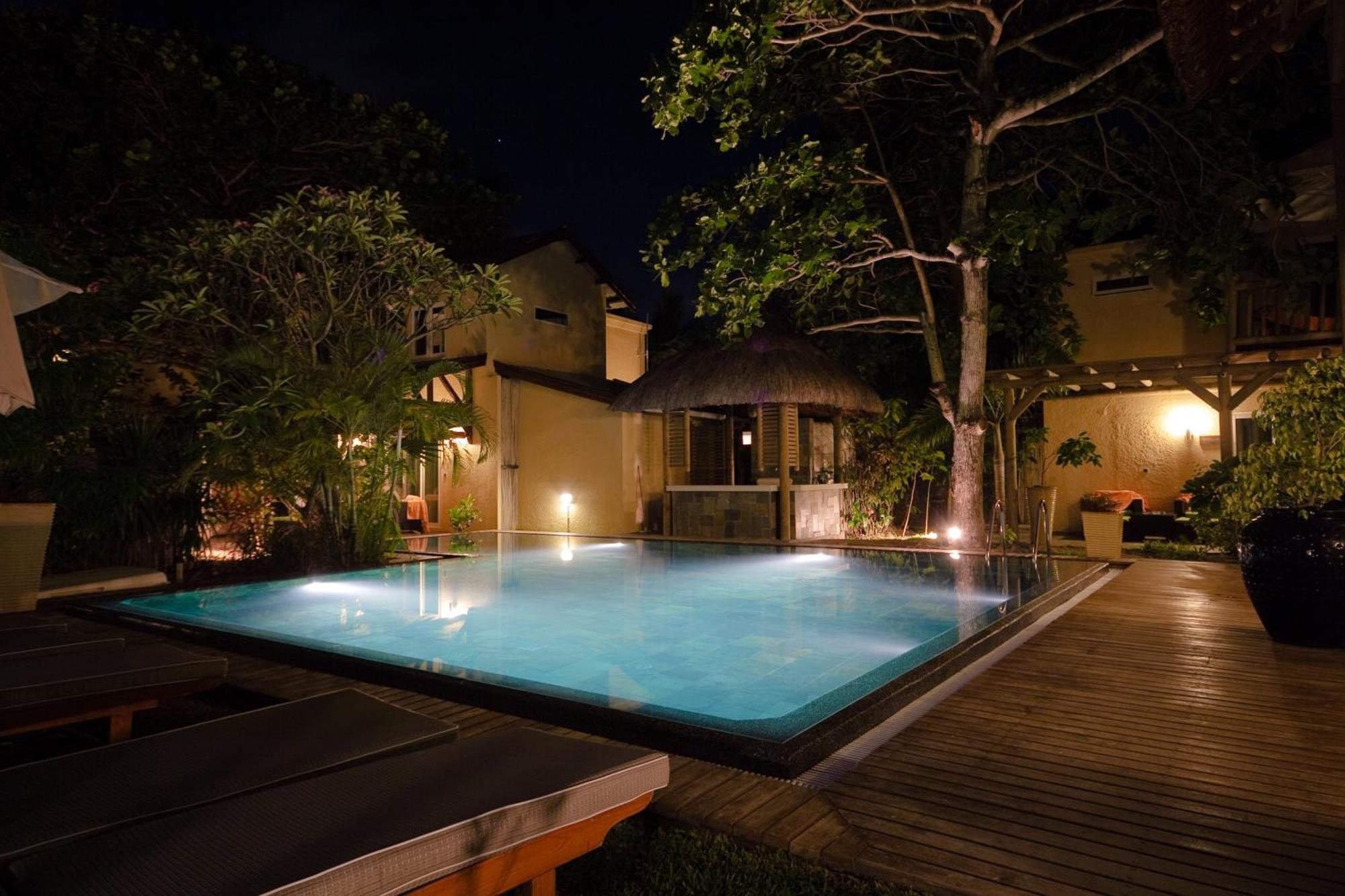 Ocean Villas Hotel Гранд Байе Екстериор снимка